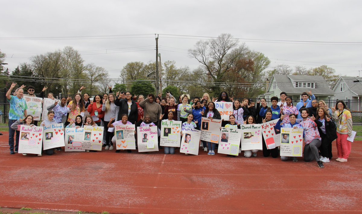 BurlCitySchools's tweet photo. The BCHS Kindness Kids and Friends of Rachel Clubs hosted a 5K today for the 25th anniversary of the Columbine High School tragedy. Assisted by Ms. Anderson and Dr. Flynn, this student-led event continues the chain reaction started by @RachelsChalleng this year @bchsbluedevils https://t.co/5Ojtjo89VK