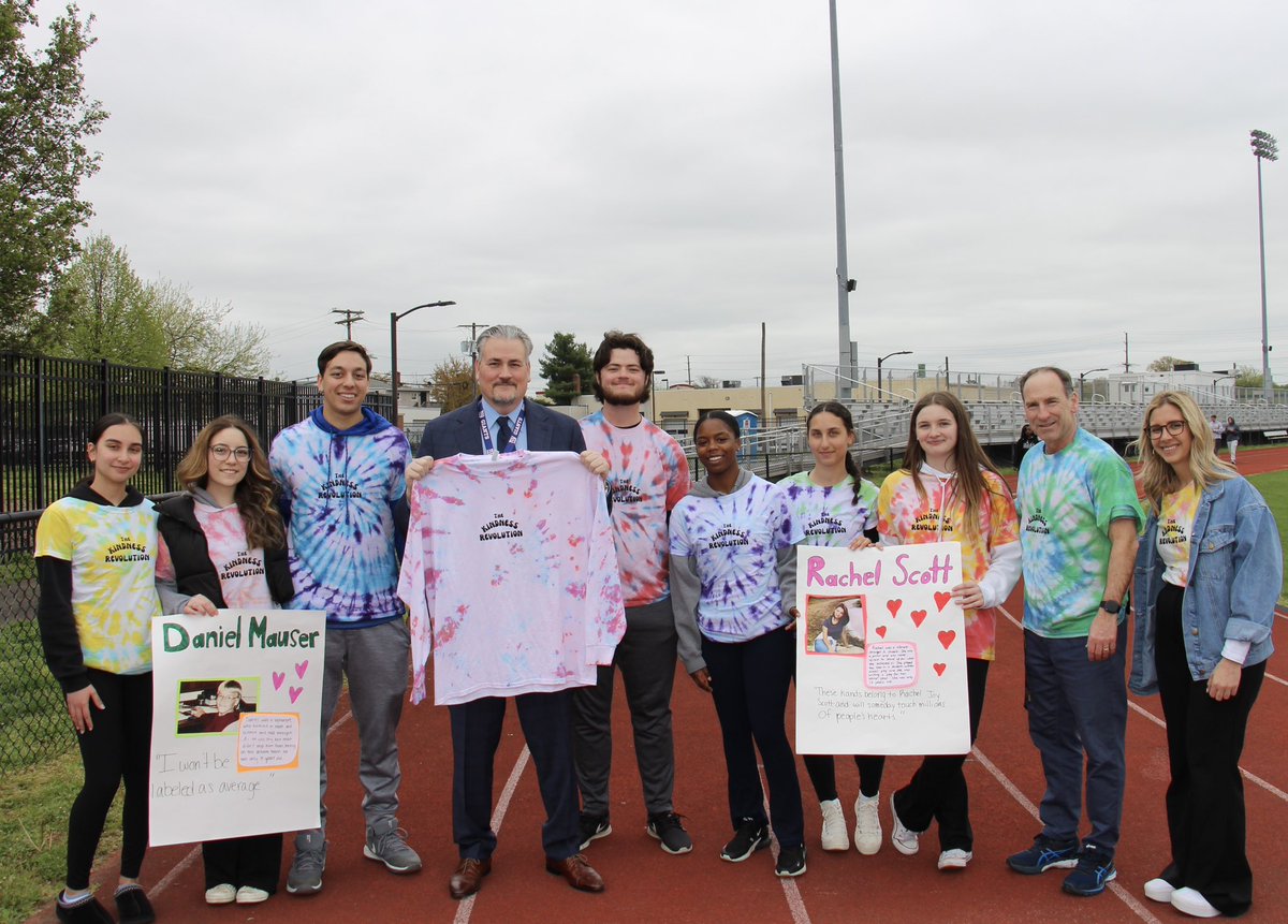 BurlCitySchools's tweet photo. The BCHS Kindness Kids and Friends of Rachel Clubs hosted a 5K today for the 25th anniversary of the Columbine High School tragedy. Assisted by Ms. Anderson and Dr. Flynn, this student-led event continues the chain reaction started by @RachelsChalleng this year @bchsbluedevils https://t.co/5Ojtjo89VK
