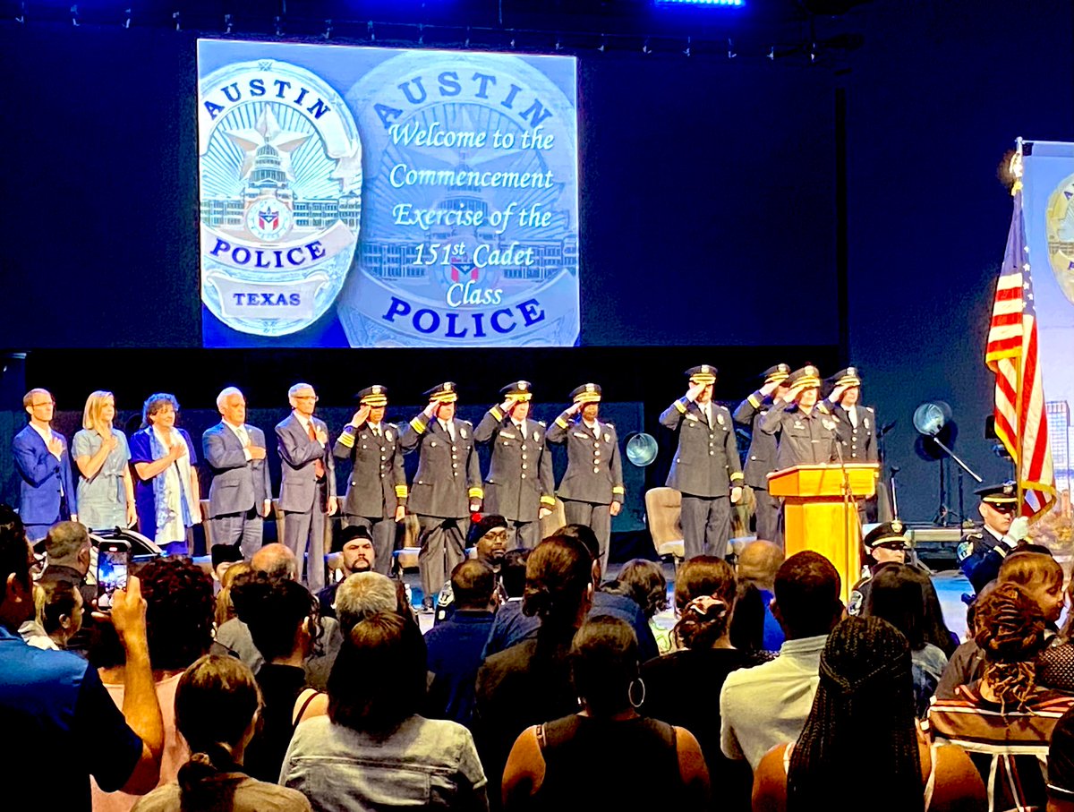 PaigeForAustin's tweet image. Congratulations to @Austin_Police and their 39 newest cadet graduates!

This 151st class brings a wealth of experience, skills, language, and background as they begin their public service.