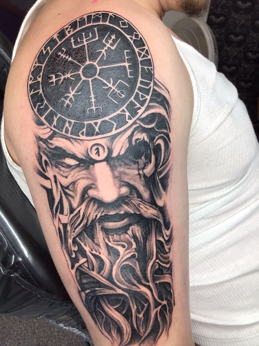 LiveStreamerNet's tweet photo. yo check out this talented tattoo artist from https://t.co/IDxQCwQgcu #LiveStreamerNetwork #LSN #tattoo #tattooartist #art #bodyart #piercing #bodymodified #goth #metal #savage https://t.co/ApeEgfoRW8