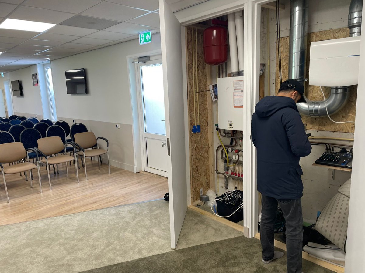 AmsterdamAMJO's tweet photo. Insha’Allah zal morgen onze Nationale Amoomi Camp gehouden worden in Baitul Mahmood in Amsterdam. Khuddam van Amsterdam Zuidoost hebben geholpen bij de voorbereidingen.
#Islam #Ahmadiyya #MoslimJongeren https://t.co/5Y4jluLwG1