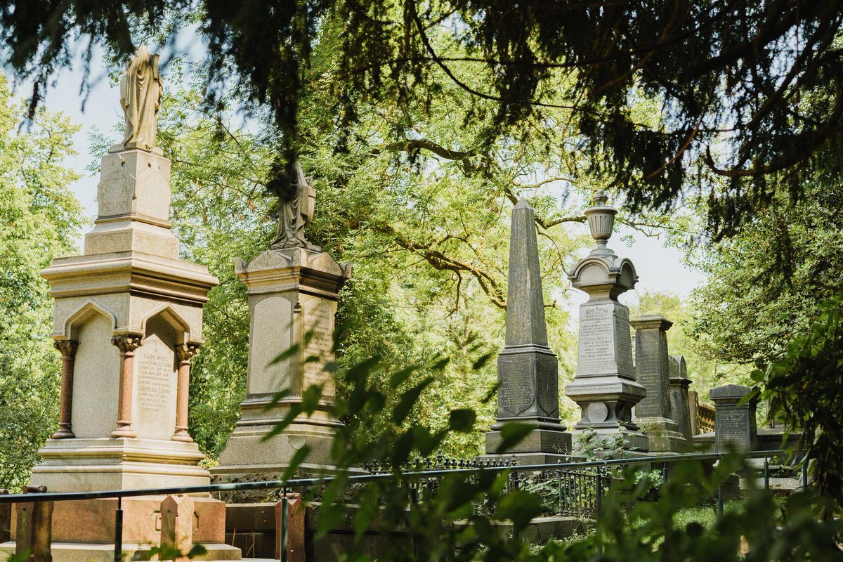 May History Tours of Sheffield General Cemetery, Sun, 5 May, 1.00pm, 1.30pm & 2.00pm. £5.00 + booking fee. Info and link below! gencem.org/event/history-… Event starts at The Gatehouse, top of Cem Avenue, Sheff S11 8NT. Our café + bookstall open at Samuel Worth Chapel 1-4pm