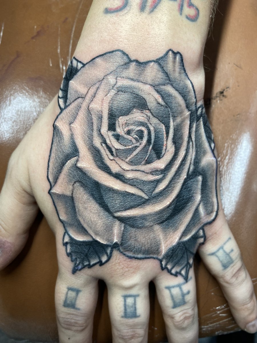 LiveStreamerNet's tweet photo. yo check out this talented tattoo artist from https://t.co/IDxQCwQO22 #LiveStreamerNetwork #LSN #tattoo #tattooartist #art #bodyart #piercing #bodymodified #goth #metal #savage https://t.co/Rp23mqmhSs