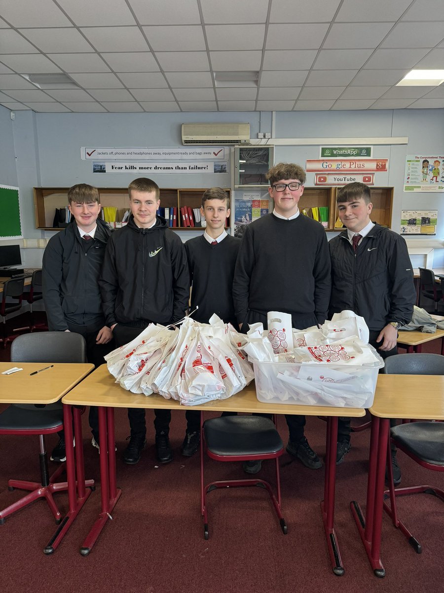Last day of S4 for these boys and they were happy to give up some of their lunch time to help make goodie bags up for Glasgow’s Children’s Hospital ❤️ @strochsbused @St_Rochs