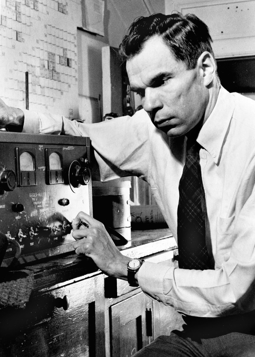 Born #OnThisDay in 1912: #ManhattanProject contributor, Atomic Energy Commission Chairman, @UCBerkeley Chancellor, and @NobelPrize in #Chemistry winner Glenn Seaborg. He helped discover 10 elements and seaborgium is named for him. @BerkeleyLab www2.lbl.gov/Publications/S…