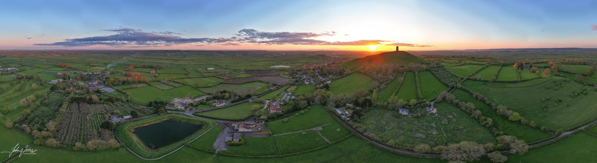 Glastonbury Tor
The previous picture is actually a zoomed in shot from this panoramic version!
Just look at that beautiful countryside.

@ITVCharlieP @BBCBristol @TravelSomerset #Somerset @VisitSomerset @bbcsomerset #Sunset #Glastonburytor @PanoPhotos @SomersetLife