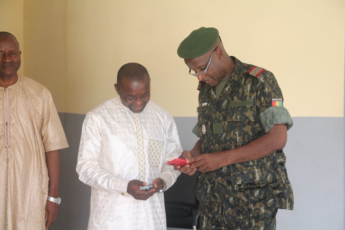 DNELMGN's tweet photo. Remise officielle des vaccins de la présidence pour le Hajj 2024 par le Ministère de la Santé et de l’Hygiène publique Guinée à travers la @DNELMGN à la commission médicale mixte de vaccination des candidats pèlerins au compte de la Présidence de la République de Guinée. https://t.co/M9jreD0MYM