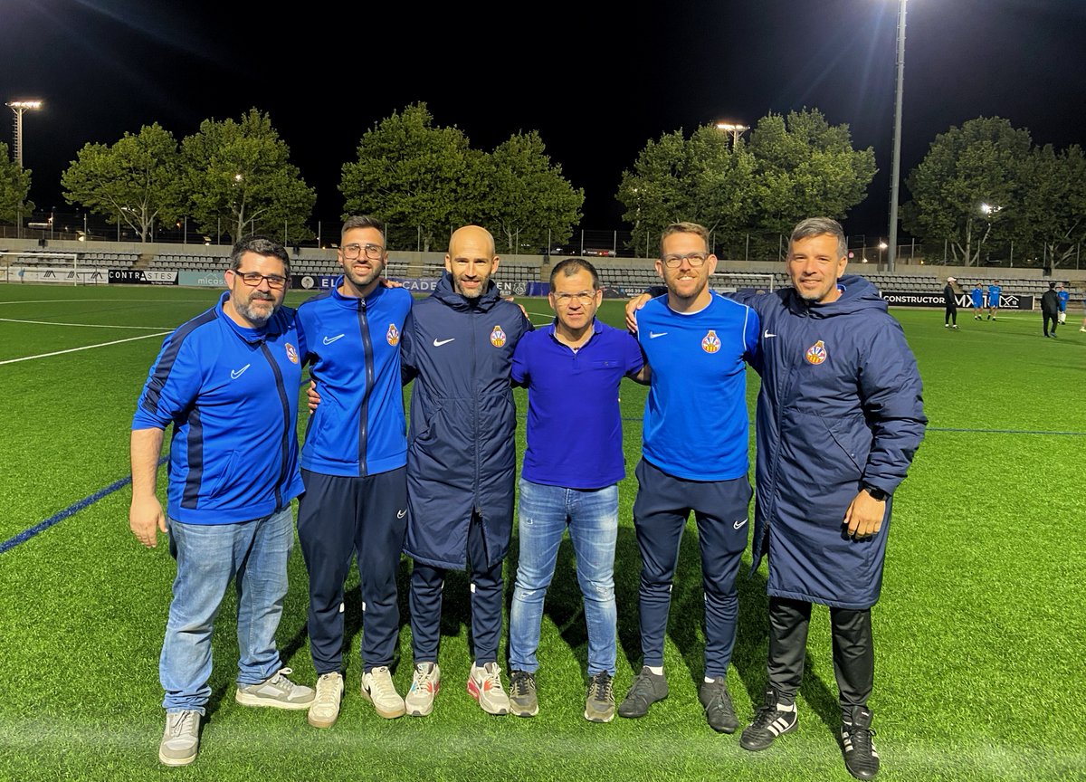 🗣 Sesión de cohesión con el 1r equipo del <a href="/cfvng/">CF Vilanova i la Geltrú</a> que milita en 1ª cat.
 
🤗 Destacar la implicación de todos los jugadores.

🔝 Agradezco a <a href="/xvilagut/">Xavi Vilagut</a> y su cuerpo técnico su confianza en mi trabajo.

Desearles mucha suerte esta temporada 😉⚽️🔵

setudecide.com/2024/04/19/a-d…