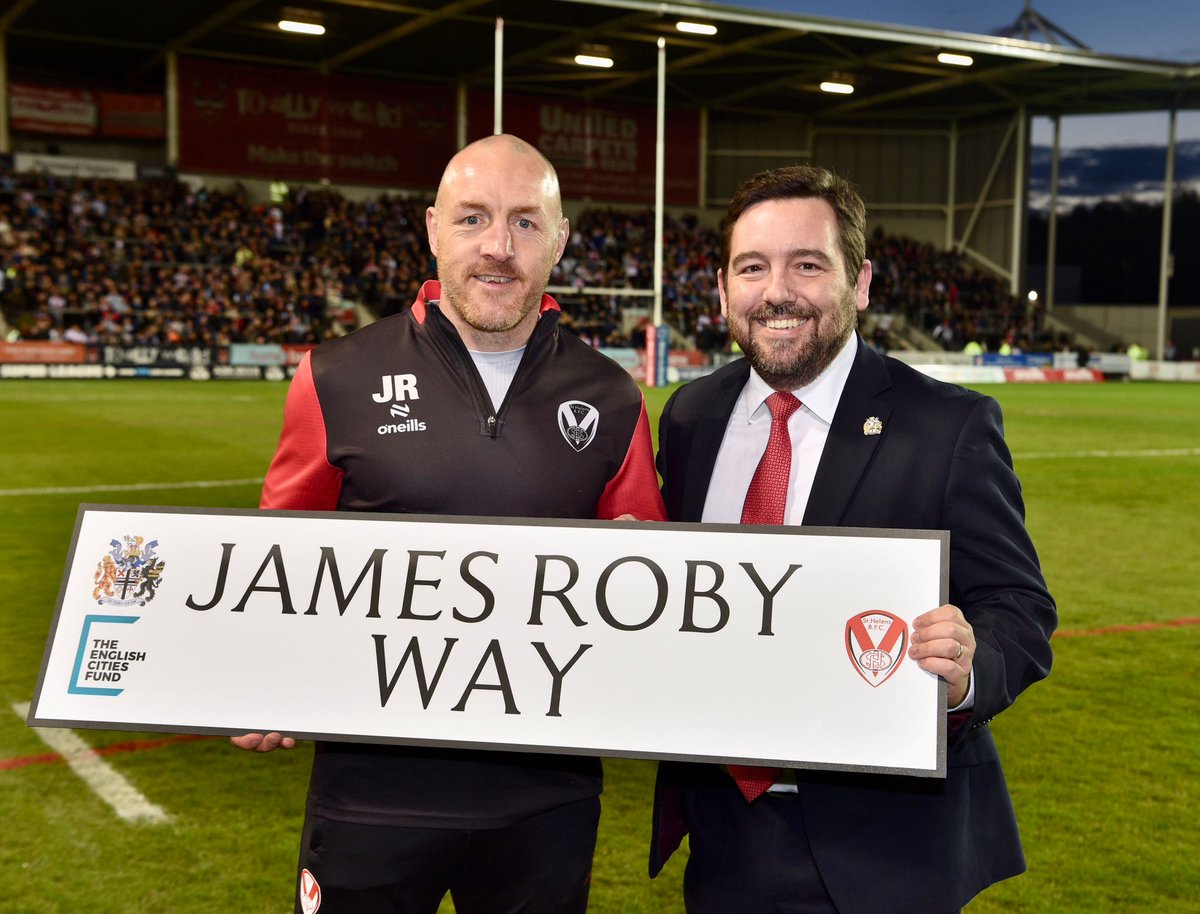 📸 Following our announcement earlier today that St Helens Linkway is to be renamed James Roby Way, @Saints1890 legend, James Roby, was presented with his very own sign during half-time of tonight's Saints vs Hull FC match at the @twstadium.
