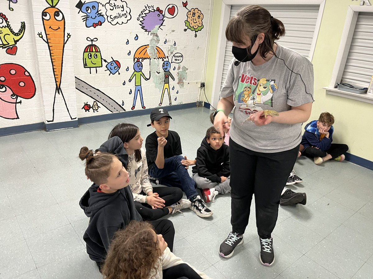 We had so much fun with <a href="/HousePawsVet/">HousePaws MobileVet</a> this afternoon. We learned how to take care of our animal friends and keep them happy and healthy! #tatemtweets #collsedu