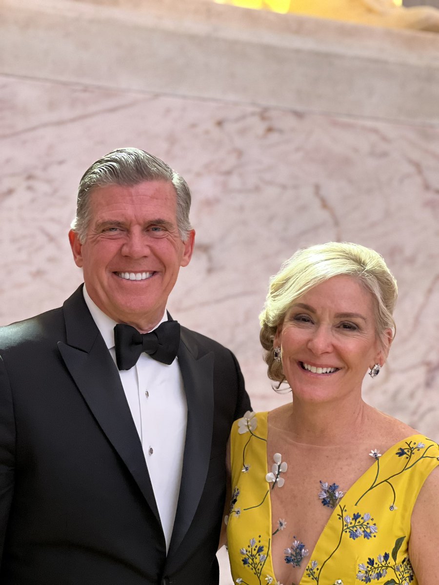 JDeverPhilly's tweet photo. @BankofAmerica has supported @TheFranklin’s mission to inspire passion for science and technology for the past 22 years. Last night, we celebrated the Institute’s 200th anniversary at the Awards Ceremony honoring the great minds moving the needle for our future. https://t.co/cd6zhWFHmd