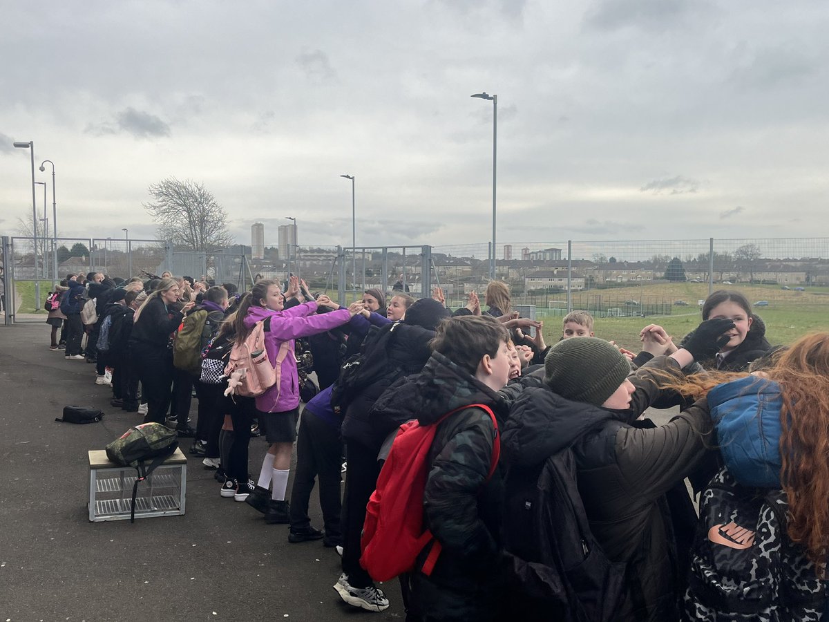 A whole school Guard of Honour helped to send @MrsMonaghan2 off with a bang 💥 @stpaulwhiteinch are very luck! #nextchapter