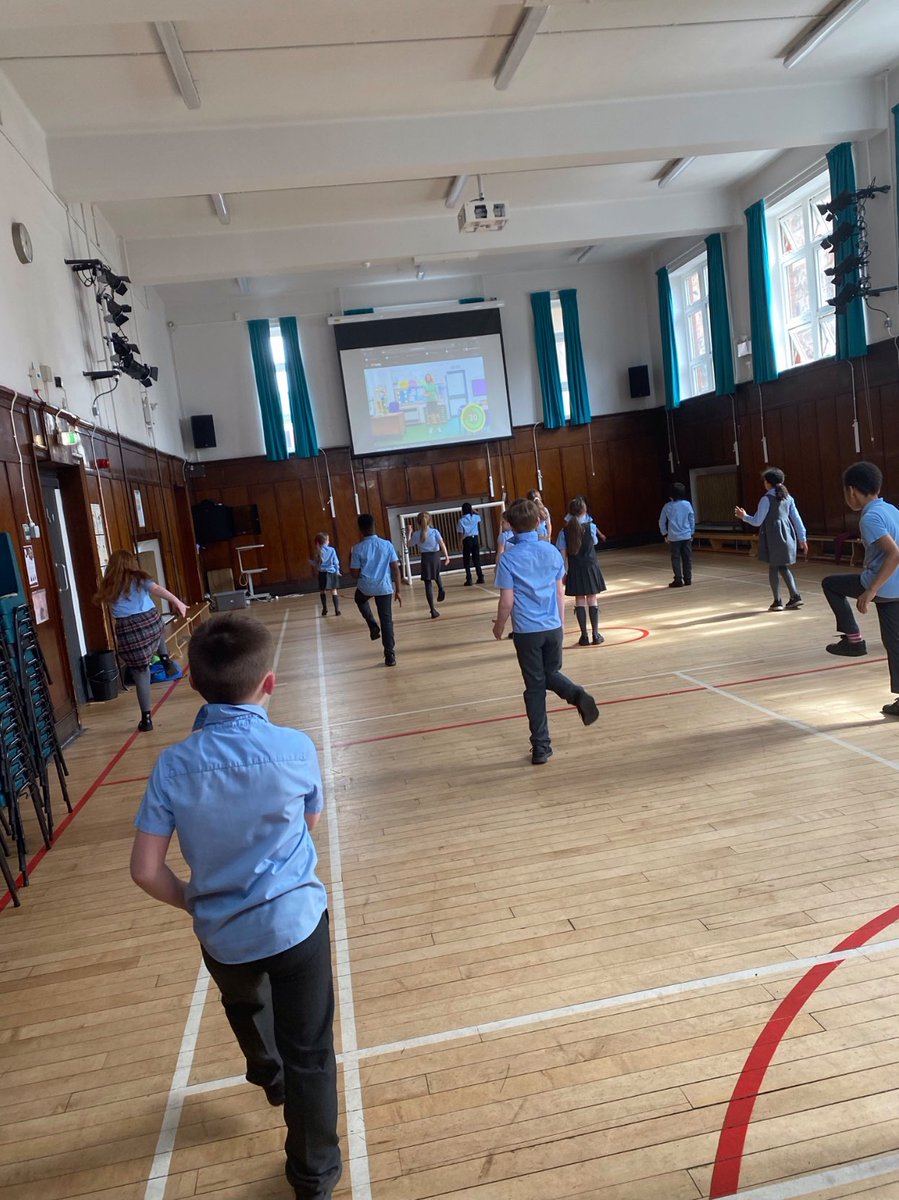 StCharlesGla's tweet photo. During PE Primary 4 put our new #MediaSystem to the test to help them warm up and then remind them of the steps for #StripTheWillow. #ScottishCountryDancing https://t.co/8NkZpIi3bZ