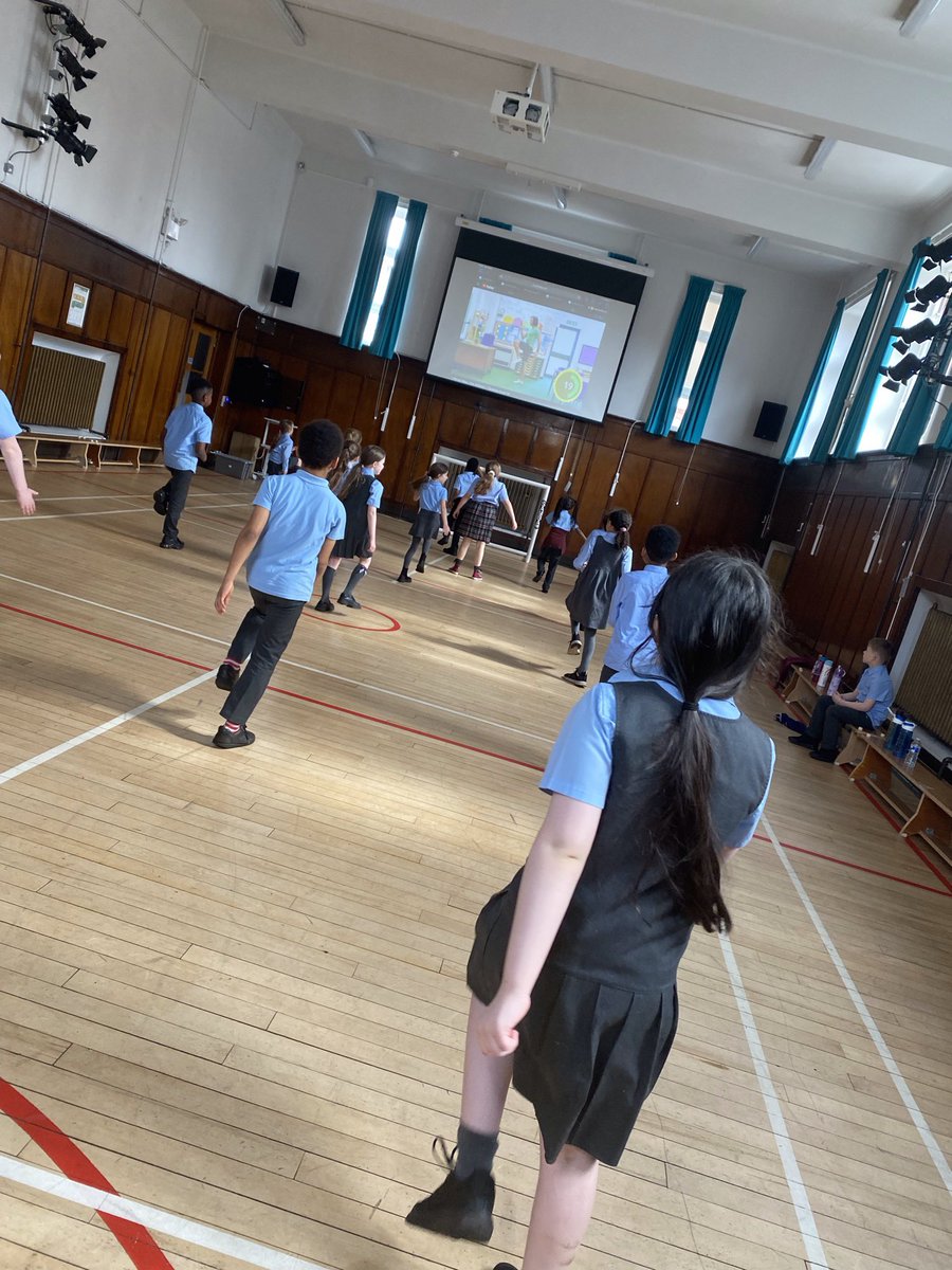 StCharlesGla's tweet photo. During PE Primary 4 put our new #MediaSystem to the test to help them warm up and then remind them of the steps for #StripTheWillow. #ScottishCountryDancing https://t.co/8NkZpIi3bZ