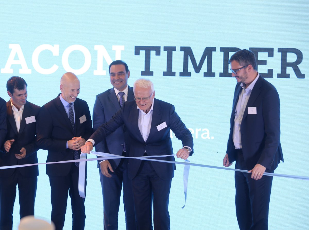 gustavovaldesok's tweet photo. Junto a los directivos de @HSTimberGroup, inauguramos ACONtimber, el aserradero más grande de la Argentina, en la ciudad de Virasoro, #Corrientes. Este gran hito marca el inicio de una nueva era para el desarrollo de la industria maderera local y de toda la región. https://t.co/P9tFbelJf9