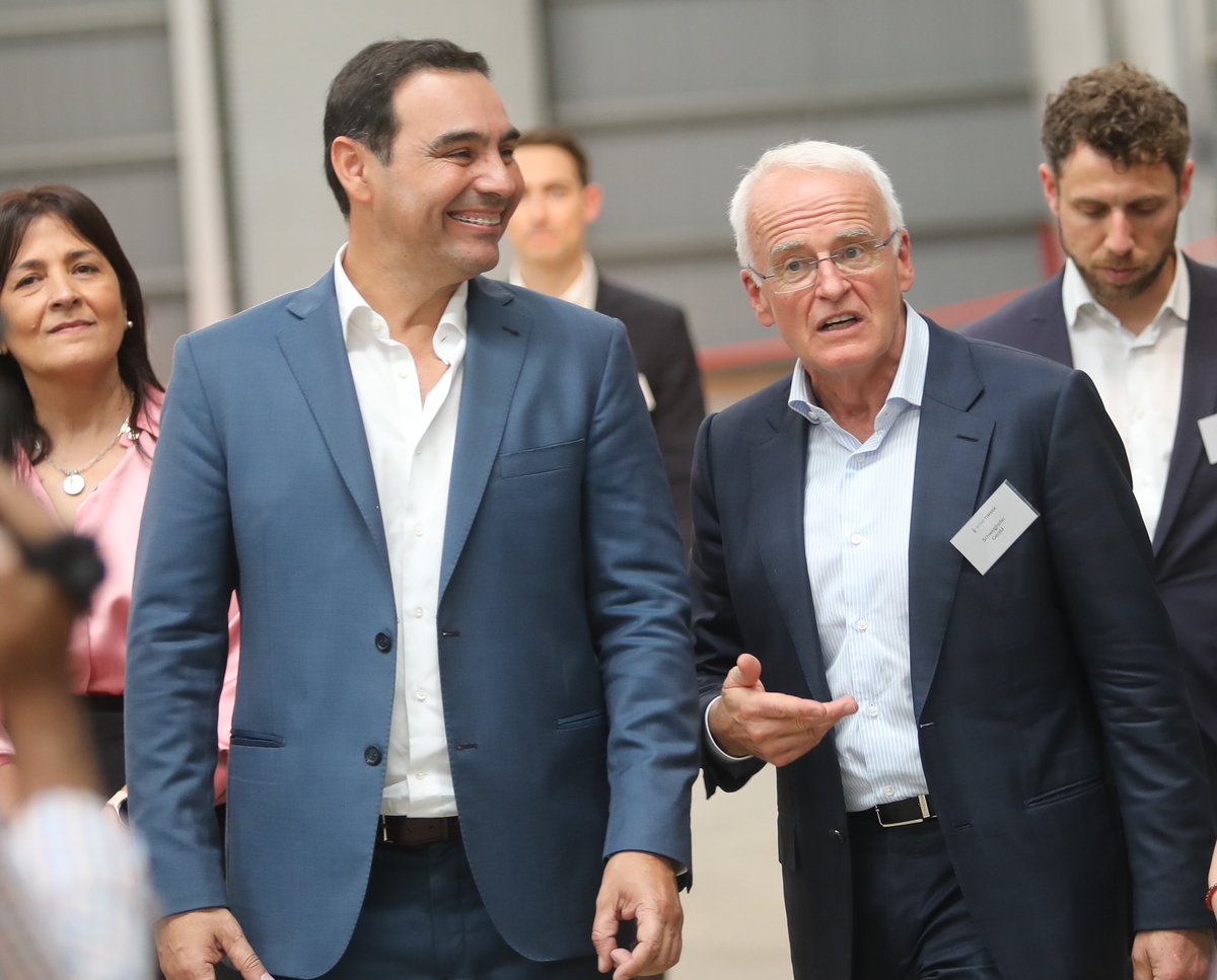 gustavovaldesok's tweet photo. Junto a los directivos de @HSTimberGroup, inauguramos ACONtimber, el aserradero más grande de la Argentina, en la ciudad de Virasoro, #Corrientes. Este gran hito marca el inicio de una nueva era para el desarrollo de la industria maderera local y de toda la región. https://t.co/P9tFbelJf9