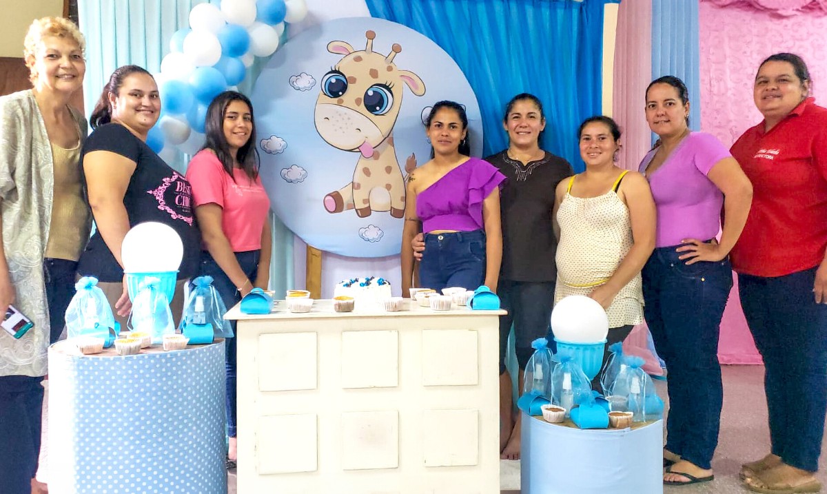 Welcome to #PhotoFriday! Mothers attended training workshops at our CMAVIL site in Paraguay. They developed skills in cosmetology, cuisine, and event decoration. Leaving mothers more confident in getting a job or starting their own business.