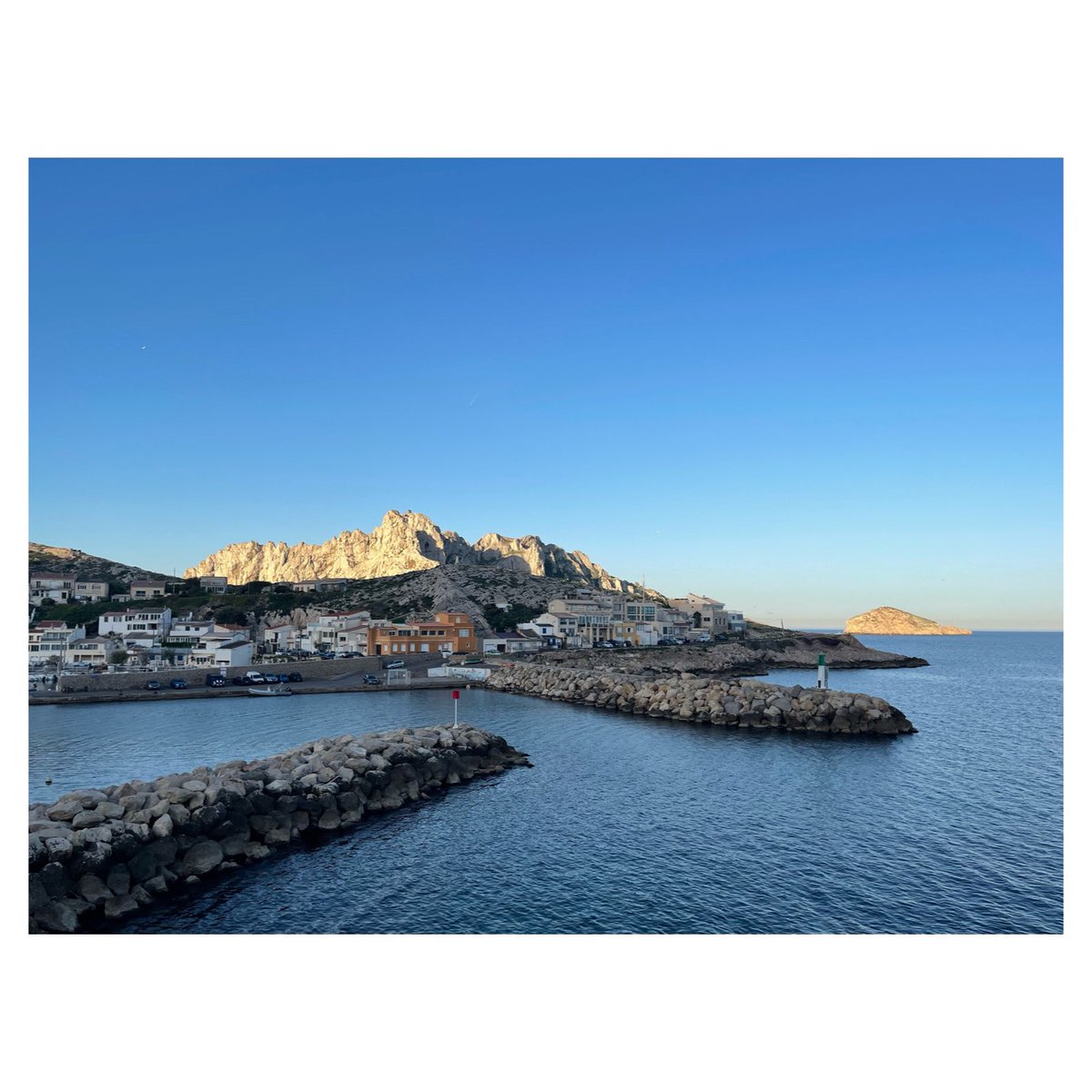 Petit matin aux Goudes 14.4.24 #morning #morninginspiration #morningphotography #lesgoudes #marseille #igersmarseille #igersfrance #sunrise #sunrisephotography #wipplay #grainedephotographe #legoutdesfollowers #seascape #seascapesphotography #mediterraneanlife