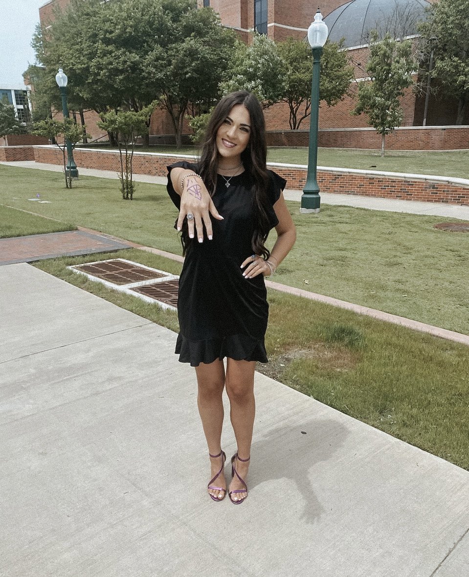 katy_berry_e's tweet photo. got my Texan bling!! https://t.co/TGVxnt8fBA
