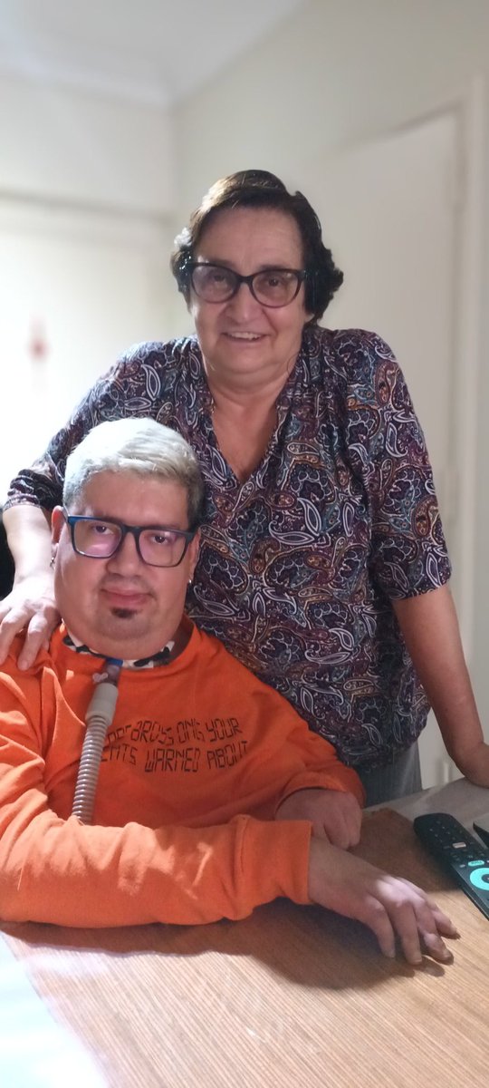 hernancalafa87's tweet photo. Mi vieja y yo 😔😔😔✨️✨️✨️te amo ma 💜⭐️💜⭐️💚⭐️💚😁😁😁✨️✨️✨️ https://t.co/ZLG1u2Phiv