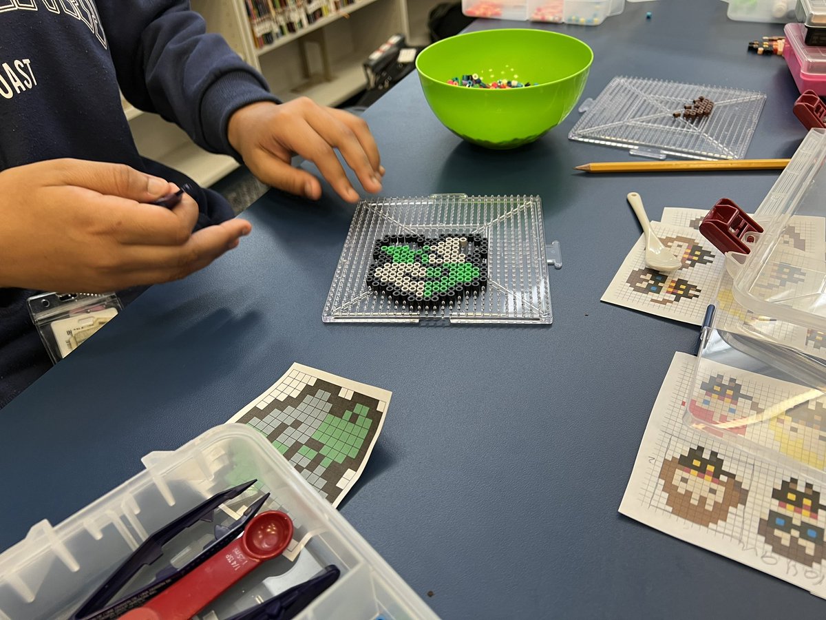 Wessendorff_LIS's tweet photo. Last day create #HarryPotter magic with Perler Beads!
#TheLibraryIsMyHappyPlace
#HarryPotterBookClub
@LamarCISD_Libraries
#FFT2017 https://t.co/ghyqfUUxJH