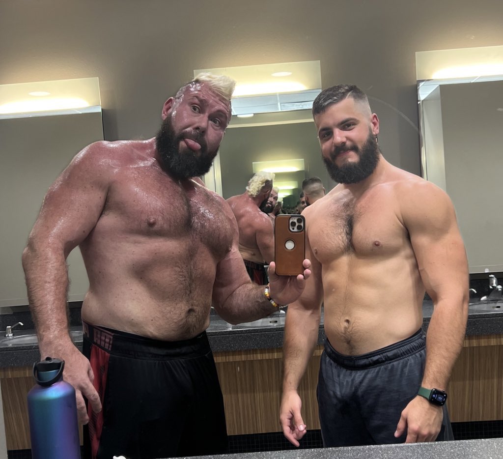 Fresh haircuts and gym pump with Daddy @Parrow_ before family night! 🐻🐶 Photo chosen by @chuffedchief and @joveyjove