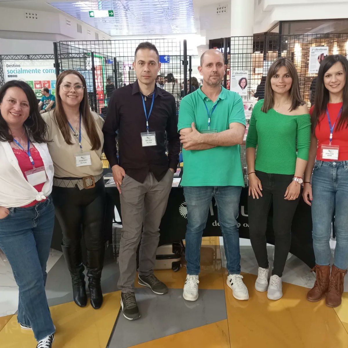 ismael_escritor's tweet image. Algunas fotos del #LibroForumelche2 
Gracias a @marialeivag93 @literaturelx_ y @laljub por hacer posible el evento.
#FeriaDelLibro #DíaDelLibro #SantJordi