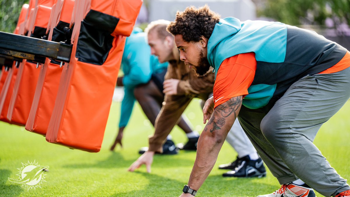 MiamiDolphins's tweet photo. Gettin' that work in. 👊 https://t.co/QLRJkldeHr