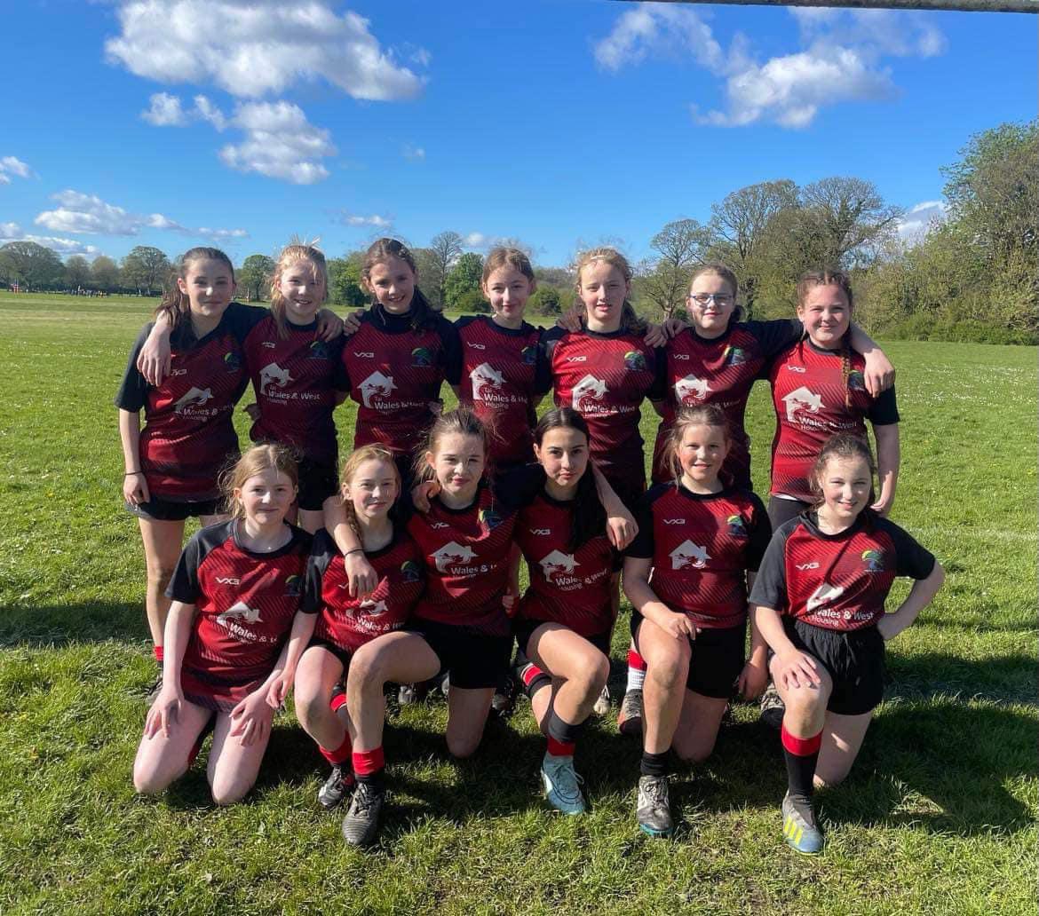 Bro Teifi year 7 girls gave 7s a go today reaching the round of 16 in the Cup. A great achievement considering half these girls started playing rugby this year and showcased exactly what they’re capable of in such a short time. Prowd iawn ferched! #Urdd7s
