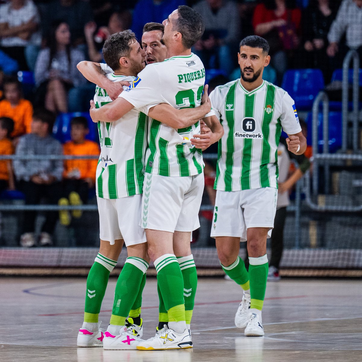 🗞️ CRÓNICA | El #BetisFutsal logra tres puntazos en casa del líder (2-4) 🔝💪🏻 ➡️ realbetisbalompie.es/noticias/futsa… #BarçaRealBetis #PrimeraDivisiónFS