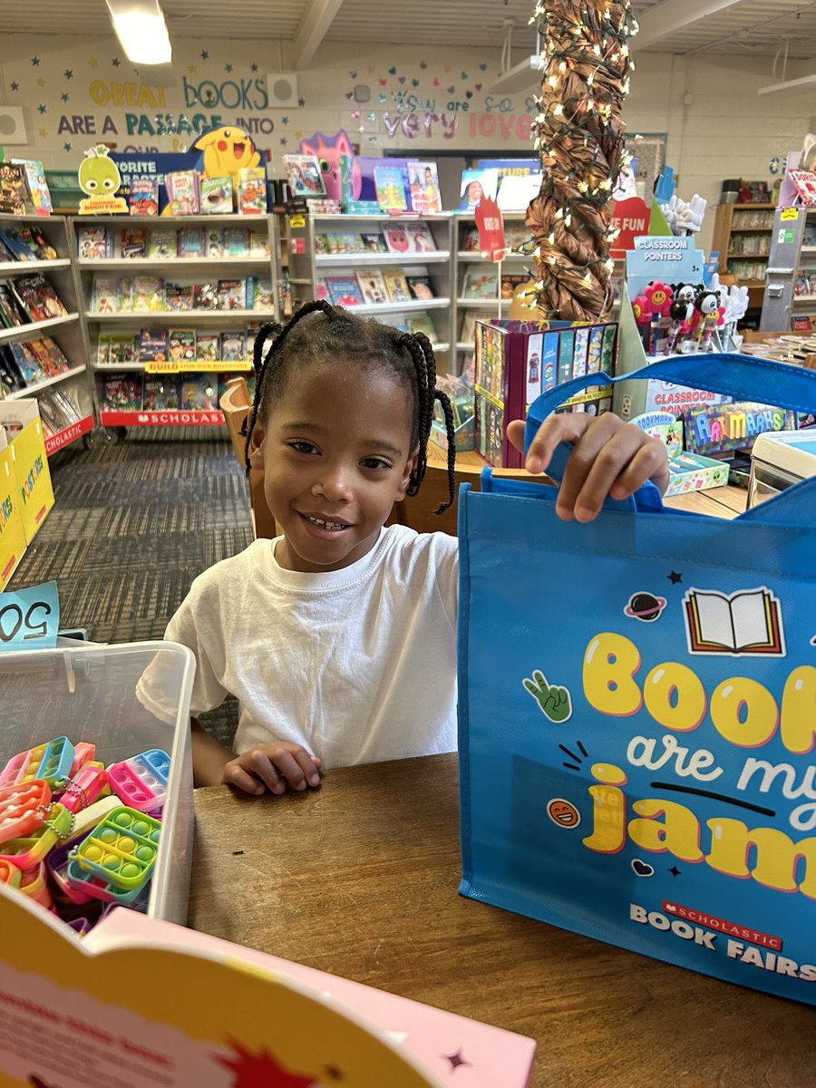#bookjoy smiles are the BEST!!! It was an #extraORRdinary first day at the @Scholastic book fair @orrs_elementary !! Thank you to everyone who shopped and supported our library!! A portion of every sale goes back into our library!! 🥰📚🥳📚🤩#CelebratingSchoolLibraryMonth