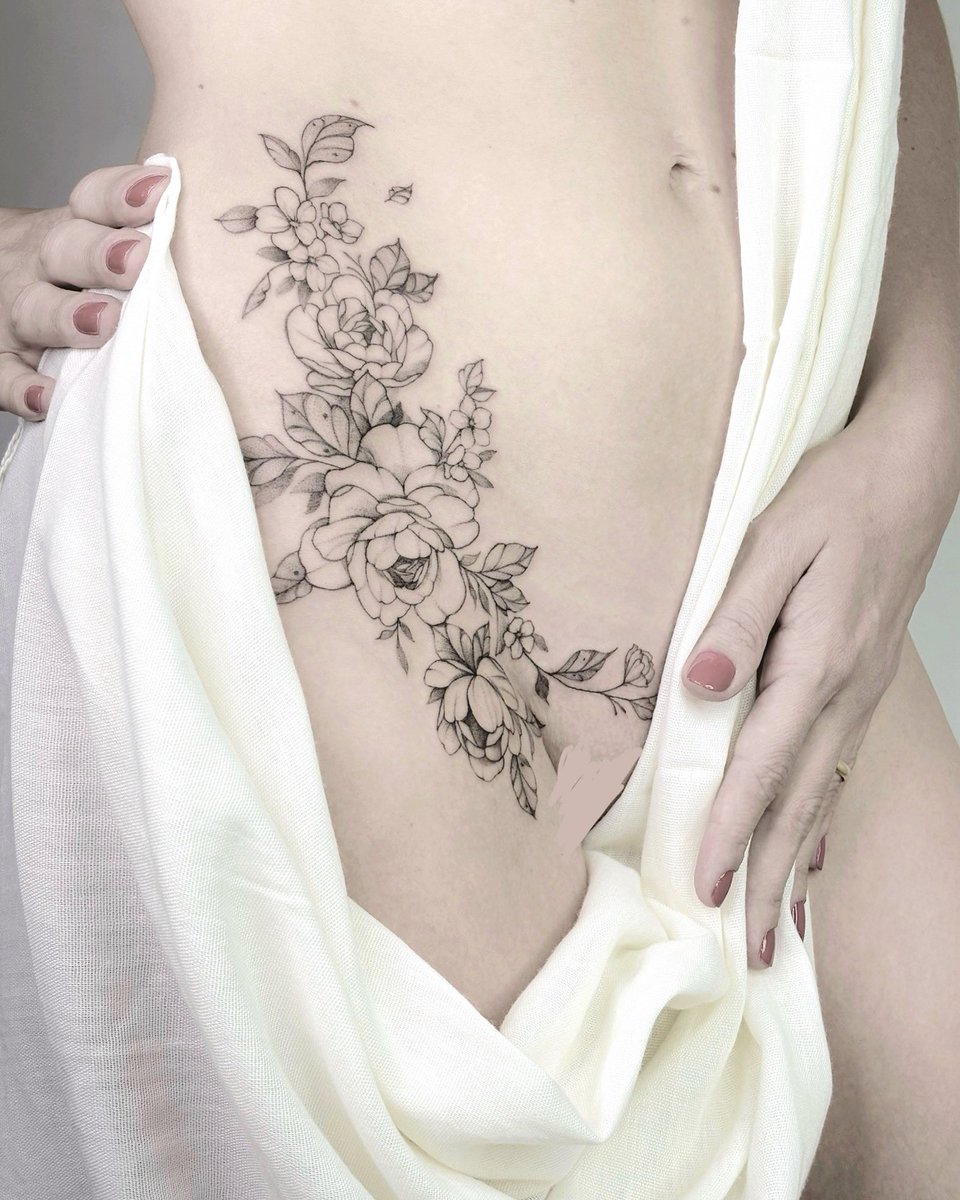fabisegnini's tweet photo. #tatuagemfloral #tatuagemfineline #TattooArt #TattooIdeas #tatuagensdrlicadas #arte #floral #flowers #love #Rose #rosa #TTPD # https://t.co/n5O57CZLcS