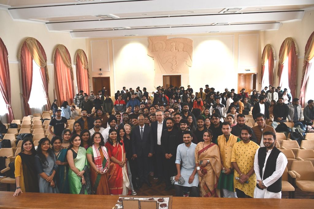 Amb. Harsh Jain visited Ternopil on April 19. He met the Acting Governor Mr. Volodymyr Vazhynsky, the Rector of Ternopil National Medical University Dr. Mykhailo Korda, and attended a cultural event organized by the University students.@MEAIndia @IndianDiplomacy