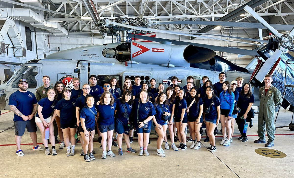 ⚓️🚁What a way to end the week! Taft High School NJROTC came all the way from Joliet, IL to tour HSM 40 Airwolves and USS Wichita (LCS 13)! 

#NJROTC #Mayport #NavalAviation #JacksonvilleFlorida