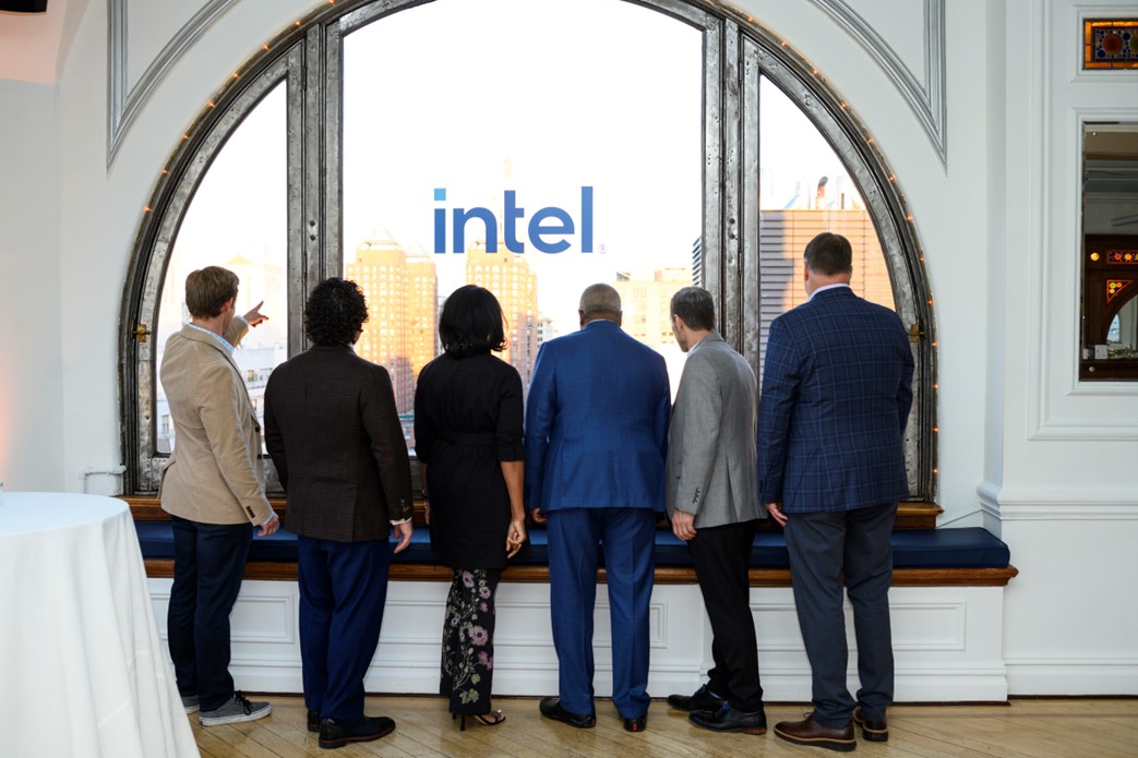 JeffRittener's tweet photo. The #SALASeries Summit has left an indelible mark on us at Intel. Engaging conversations and a shared vision for innovation made for an unforgettable experience. Here's to continued collaboration and growth with the SALA community! @SALASeries #IAMINTEL https://t.co/8YSBpWJQ6Y