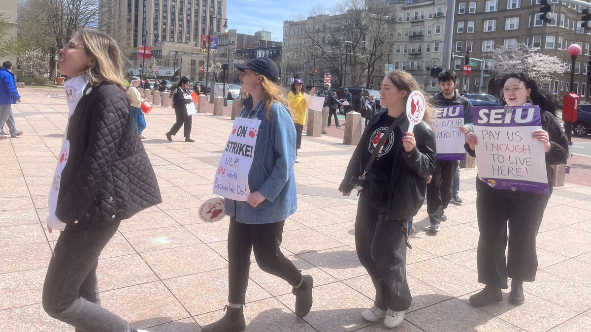 SEIU509's tweet photo. A big thank you to @GBLCBoston @sagaftra @MassNurses for joining @gradworkersofBU on the picket line today! Boston is a union town. 💪#BUGWUOnStrike https://t.co/bZmjwSqlTA