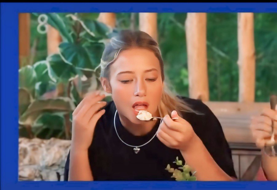 Afiyet olsun aşk bahçemmmm 🤤

#AleynaKalaycıoğlu