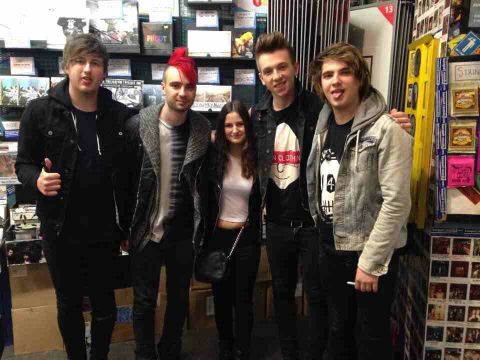 poolstobathein_'s tweet photo. @kieranlemon Well that took me right down memory lane finding these photos - was hard to narrow it down to 4! You guys made my teenage years. Although I do now cringe thinking about how much of a crazy fan girl I was to you guys lol https://t.co/ZRoIc9FI0J