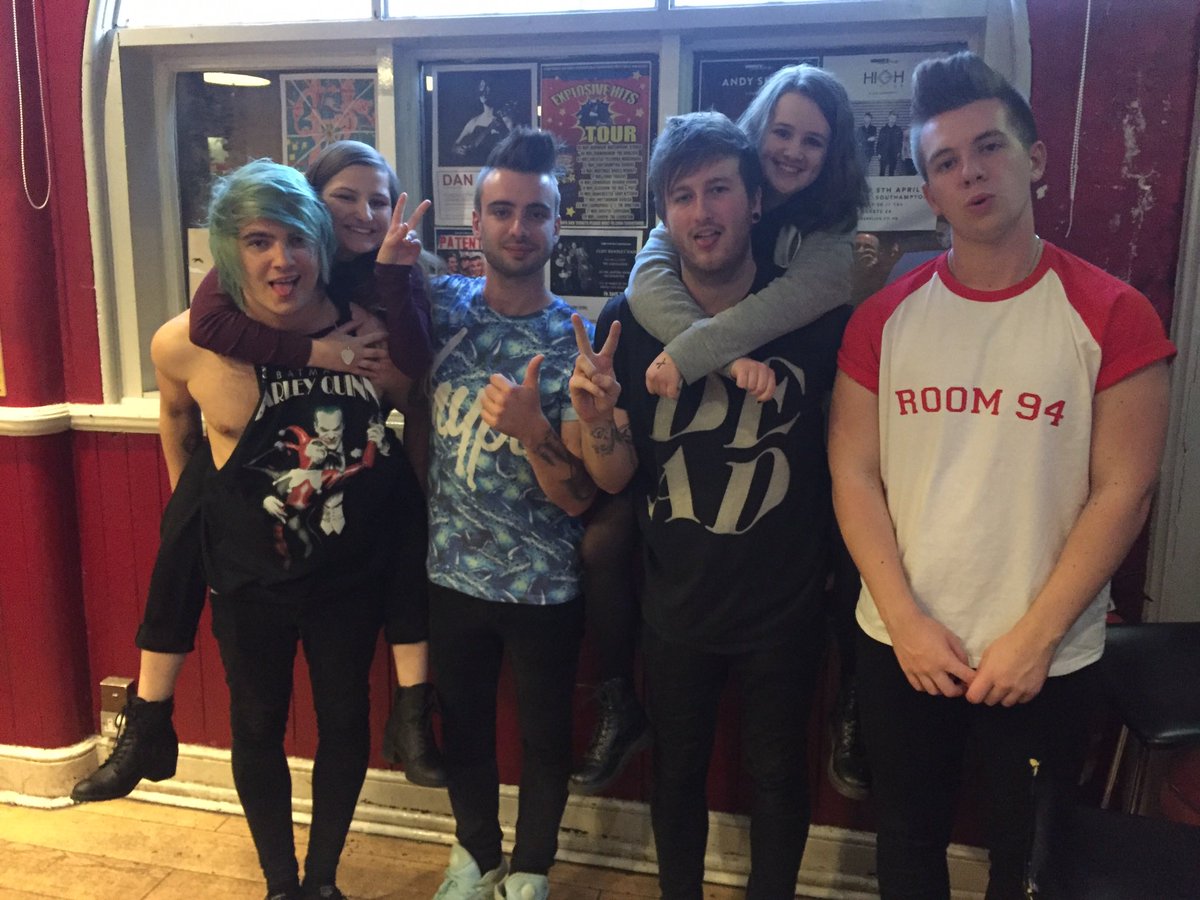 poolstobathein_'s tweet photo. @kieranlemon Well that took me right down memory lane finding these photos - was hard to narrow it down to 4! You guys made my teenage years. Although I do now cringe thinking about how much of a crazy fan girl I was to you guys lol https://t.co/ZRoIc9FI0J