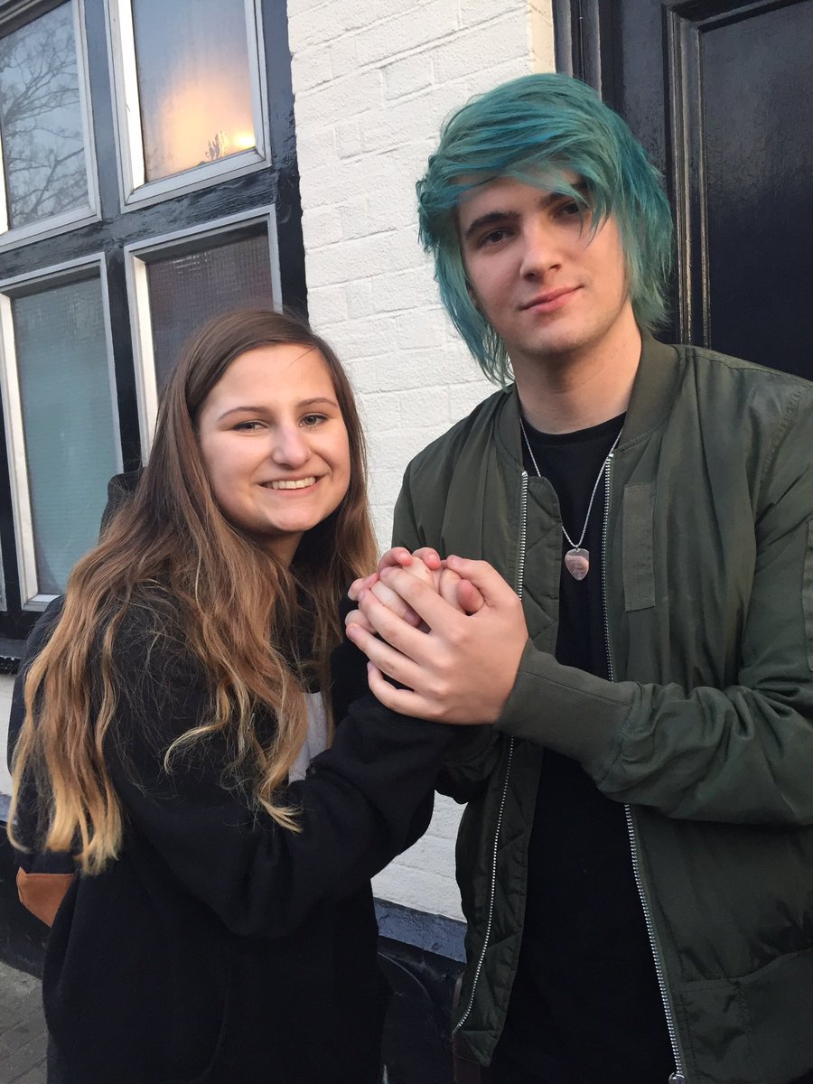 poolstobathein_'s tweet photo. @kieranlemon Well that took me right down memory lane finding these photos - was hard to narrow it down to 4! You guys made my teenage years. Although I do now cringe thinking about how much of a crazy fan girl I was to you guys lol https://t.co/ZRoIc9FI0J