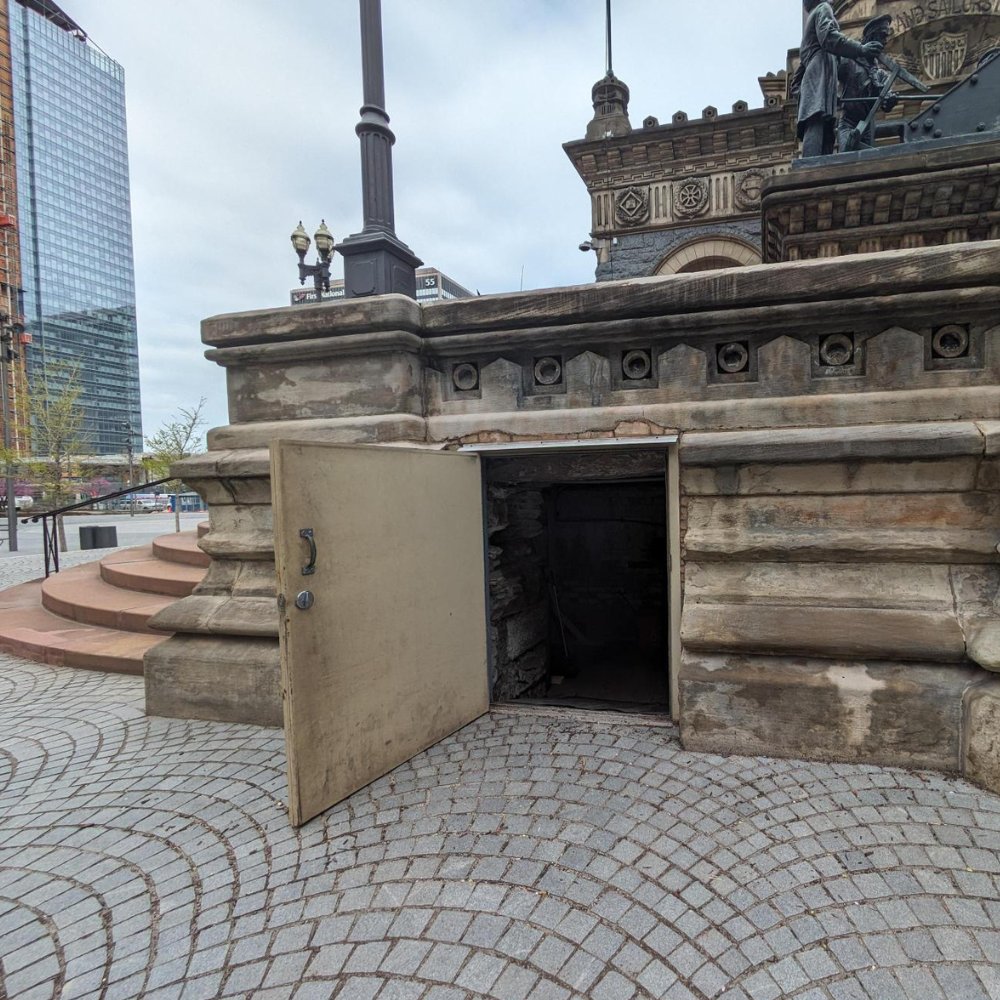 There’s a lot to explore inside @MonumentCLE in Downtown's @CLEPublicSquare — and even more to discover in the tunnel system that winds underneath the 130-year-old building. Read more about what it's like: clevelandmagazine.com/in-the-cle/new…