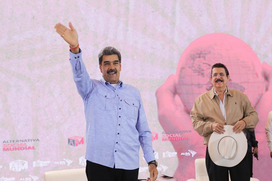 #Ahora Pdte. <a href="/NicolasMaduro/">Nicolás Maduro</a>: Hace 214 años, en 1810, hoy en la Plaza Bolivar, el pueblo dio el primer paso como protagonista de lucha por la Libertad, Independencia, Soberanía y contra el imperialismo en todas sus formas.

#19Abr
#GloriaAlBravoPueblo