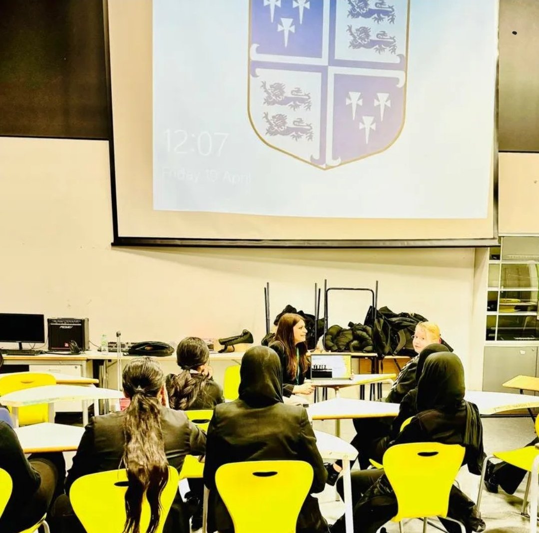 It was a pleasure to begin working with Holte School in Birmingham, once again. Let Us Shine facilitator, Rozina started the Let Us Shine provision today with a Year 7 cohort of girls. This is the third time the school have taken on this provision! We look forward to seeing the