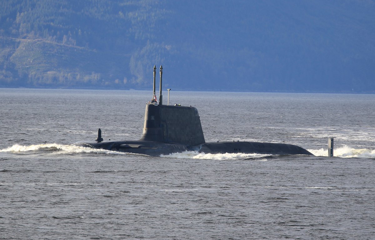 ScotlandDX's tweet photo. Royal Navy Astute class submarine departing Loch Long this evening #RoyalNavy #Navy #submarines #shipping https://t.co/CGwIdE8TVx
