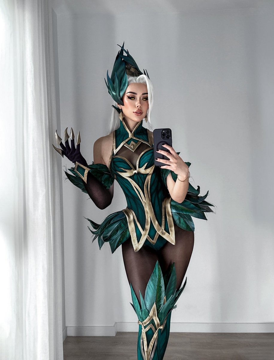 Coven Zyra from League of Legends 🤍