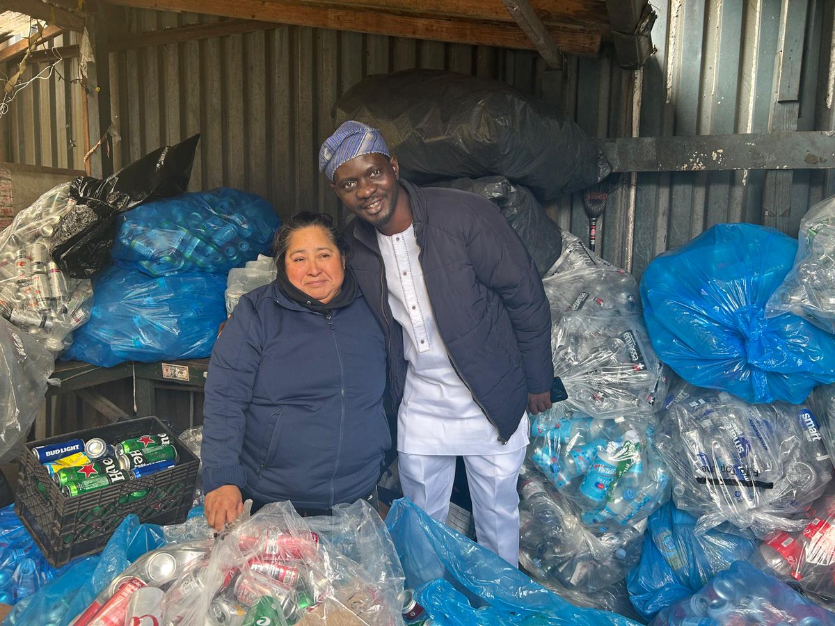 Recyclers across the globe unite! #Nigeria grantee @adetunwase360 of @Slumart1 meets #NYC grantee Josefa Marin of @surewecannyc! Thank u 4 removing #plastic from our 🌍. World Connect supports grantees by CONNECTING them to each other! #oneworld
#powerinsidecommunities
#recycling