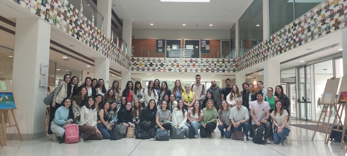 LuisAnguloEF's tweet photo. Fabulosa experiencia en la @FacMagisteri de Valencia explicando junto al gran Javier Mendiara la forma de organizar en el @CEIP_PioXII la EF en Infantil con @aguabos. Muchas gracias a @R_ferriz y todo su equipo por su inmejorable trato #edufis 
Compartimos https://t.co/yLzcMxqlln https://t.co/U7mBJJo18Z