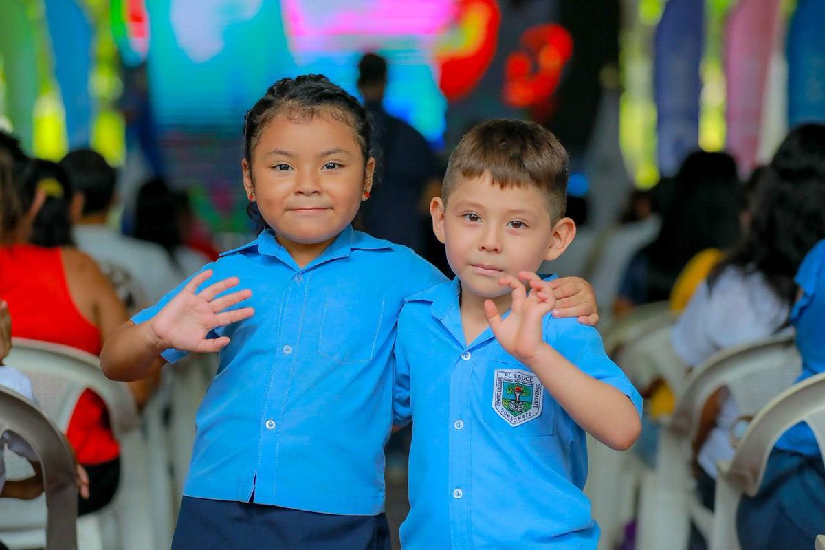 Comenzamos el día con el inicio de la reconstrucción del Centro Escolar Cantón El Sauce, en Sonsonate, donde mejoraremos la infraestructura con financiamiento del @BCIE_Org La educación de calidad transformará El Salvador, por eso, estamos construyendo espacios educativos que…