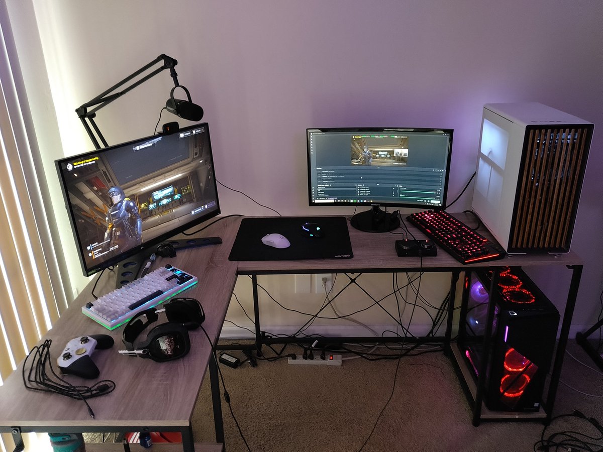 GodBonez's tweet photo. New setup going be testing the new dual PC setup soon https://t.co/TWBD8LE3eq