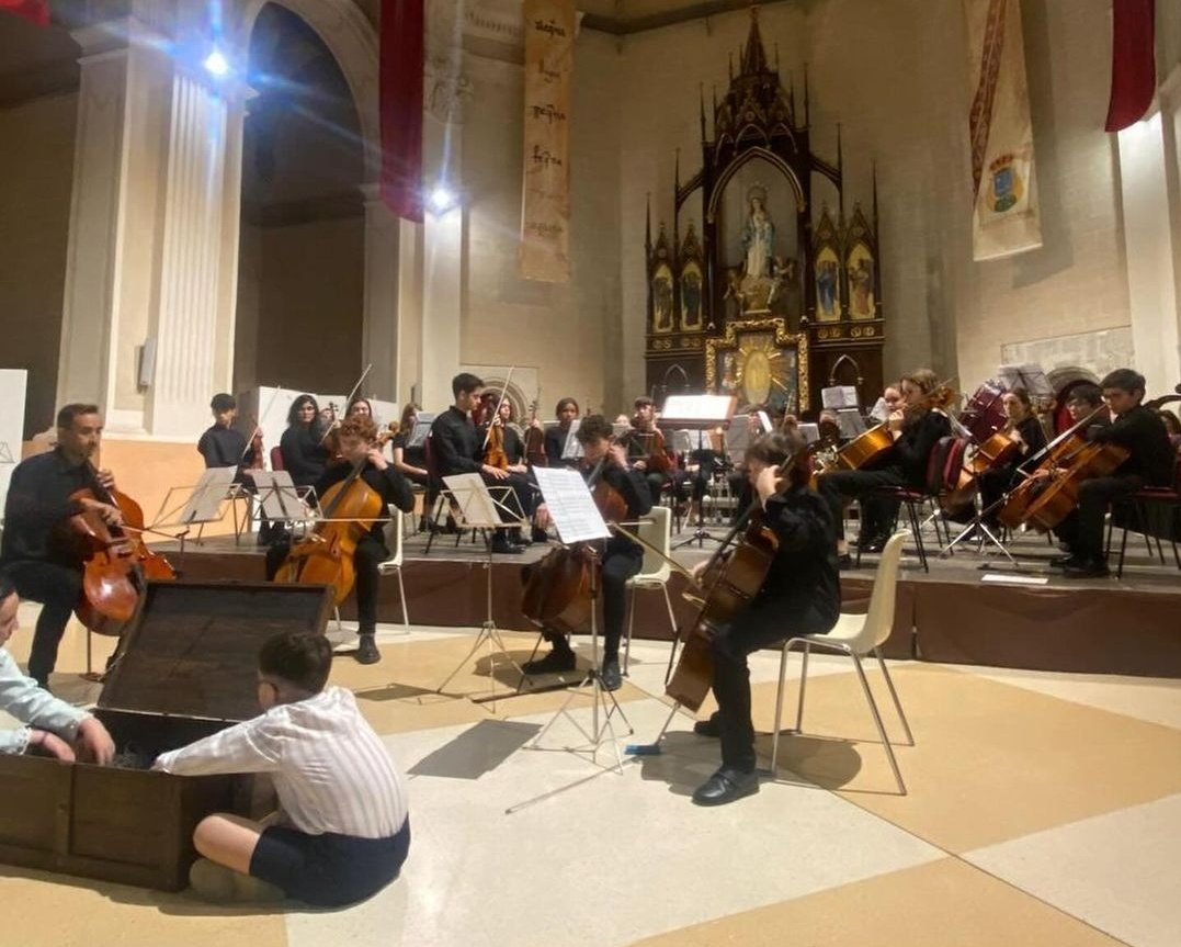 Verdi llena de música la iglesia de Santa María de @AYTOREQUENA gracias a la participación del @cpmrequena y @CulturaRequena en la #MaratónVerdi #lesartséseducació #lesartsésperatots el próximo domingo en Teatre Martín i Soler.